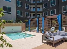 Huge 2bd Apt Near Disneyland and Anaheim Conv Center，位于圣安娜的酒店