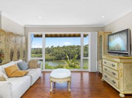 River View Oasis: Spacious 3-Bed House with Pool，位于悉尼的酒店