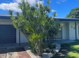 Lowset home with attached Granny Flat - Doomba Dr, Bongaree