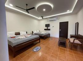 HOTEL AMIRTHA Kangayam，位于Padiyūr的酒店