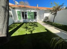 Petite Maison à la Loubiere avec jardin, clim et parking，位于土伦的酒店