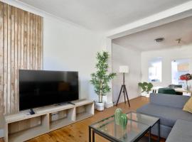 Delightful 2 Bedroom House Pyrmont 2 E-Bikes Included，位于悉尼的酒店