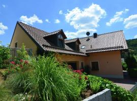 Homely Apartment in Riedenburg Prunn near Forest with BBQ，位于里登堡的酒店