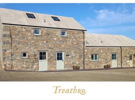 Treathro Farm - The Granary, a stunning coastal retreat，位于Goodwick的酒店