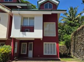 Minimalist inspired- A1 Courtyard Canyon Woods Tagaytay，位于Lemery的酒店