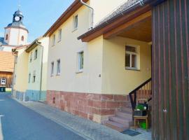 Charming holiday home with natural garden in Kaltennordheim Thuringia，位于Unterweid的低价酒店