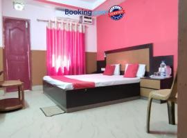 Hotel Samrat Palace Puri Near Sea Beach Excellent Service，位于普里的酒店