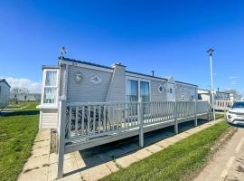 Homely Caravan, Only A Short Drive To Skegness Beach Ref 64011d，位于斯凯格内斯的酒店