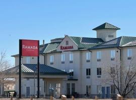 Ramada by Wyndham Estevan，位于Estevan的酒店