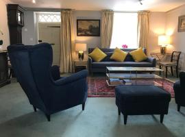 A gorgeous, two double bedroom, period cottage.，位于Brasted的酒店