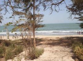 Simple Life on Baobab Beach，位于Tanji的乡村别墅