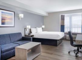 Microtel Inn & Suites by Wyndham Kanata Ottawa West，位于卡纳塔加拿大轮胎中心体育馆附近的酒店