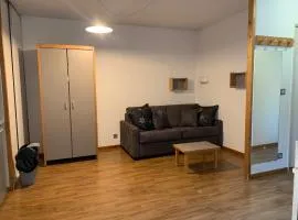 Studio cosy avec balcon, parking et wifi au cœur de Brides-les-Bains - FR-1-512-136