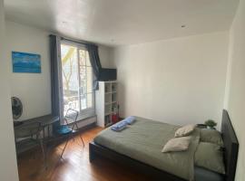 Studio Proche Paris，位于沙维勒的酒店