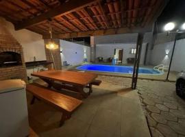 Linda casa com piscina，位于圣米格尔-杜戈斯托苏的酒店