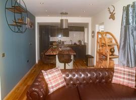 Luxury 3 Bedroom Cottage With Stunning Views Near Fairy Pools!，位于卡博斯特的酒店