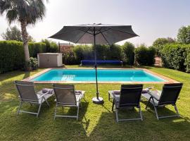 LUXUEUSE VILLA AVEC PISCINE PRIVEE PROCHE D'AGADIR，位于阿加迪尔的度假屋