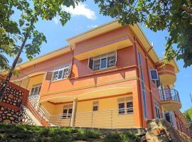 Bigodi Community Lodge，位于Kamwenge的酒店