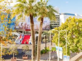 PLEIN SUD - le tapis rouge Croisette，位于戛纳的酒店