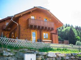 Schönes Ferienhaus in Sankt Margarethen Im Lungau mit Kleinem Garten und Bergblick，位于隆高地区圣玛格丽滕的酒店