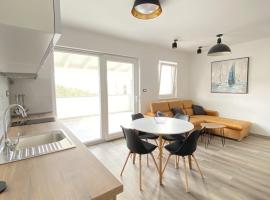 Apartments Puntica 2+1 person Rab，位于拉布的海滩酒店