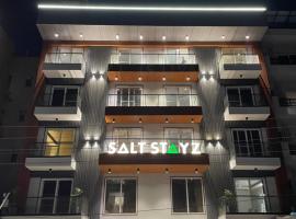 Saltstayz Sage - Near Golf Course Road，位于古尔冈的酒店