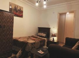 Relaxy and cheerful apartment in 6 October city Cairo，位于十月六日城的酒店