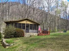 Bryson City Creekside Home with Hot Tub- 3 bedroom-2 bath home