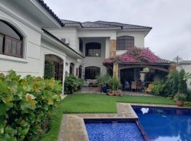 Casa en Samborondón，位于瓜亚基尔的度假屋
