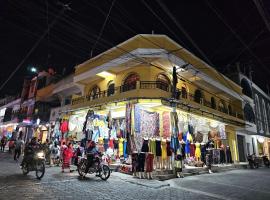 Hostal flor del lago，位于帕纳哈切尔的民宿