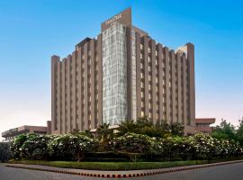 DoubleTree by Hilton Gurugram Baani Square，位于古尔冈的酒店