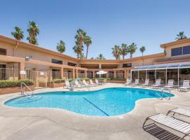 WorldMark Palm Springs - Plaza Resort and Spa，位于棕榈泉Cathedral Village Shopping Center附近的酒店