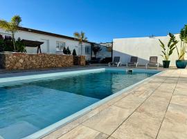 Villa Residencial El Guaidil，位于Triquivijate的带泳池的酒店