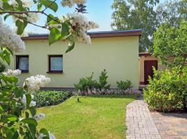 Beautiful Home In Heringsdorf seebad With Wifi，位于赛巴特班森的酒店