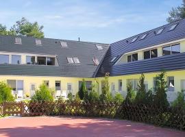 Beautiful Apartment In Ostseebad Breege Ot Ju With Kitchen，位于Drewoldke的酒店