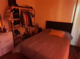 Departamento 2 H / Con balcón aterrazado，位于莫龙的酒店