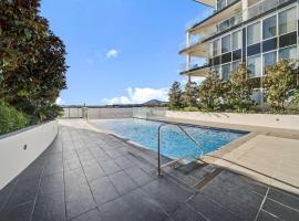 Canberra Lakefront 2-Bed with Pool, Gym & Parking，位于金斯顿的公寓