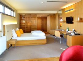 Hotel Kaskada，位于华沙的酒店