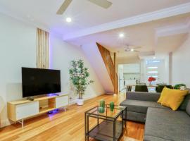 Vibrant 3 Bedroom House Darlinghurst 2 E-Bikes Included，位于悉尼的酒店