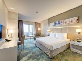 Copthorne Lakeview Hotel Dubai, Green Community，位于迪拜阿勒马克图姆国际机场 - DWC附近的酒店