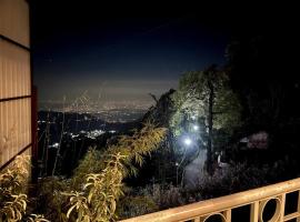Ohana Casa at Mussoorie, City-View 650 m from Mall Road，位于穆索里的公寓