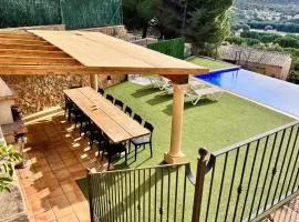 Casa Mas Ambros con piscina desbordante