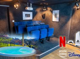 Cinéma Enchanté maison d'hôtes avec écran géant et bain nordique，位于Prez-vers-Siviriez的酒店