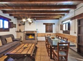Beautiful holiday home in Andalusia with heated pool，位于Serval的酒店