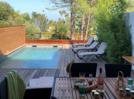 Les Jardins d Eve Solenzara townhouse with private pool，位于法沃内的度假屋