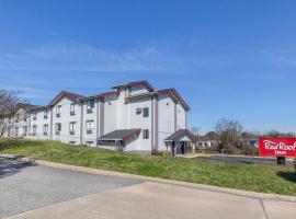 Red Roof Inn Suffolk，位于萨福克的酒店