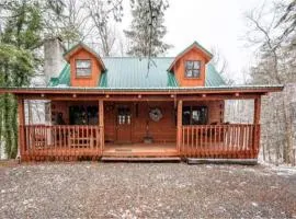 A Charming Cabin, Pool, Firepit, Hot Tub-jacuzzi