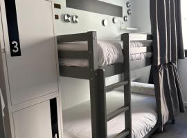 Hostel Alicante A-cero Living，位于阿利坎特的旅馆