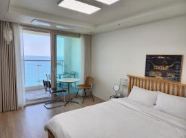 Sokcho Summitbay 1708 "Ocean View"，位于束草市的酒店