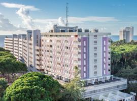 Hotel Regina，位于利尼亚诺萨比亚多罗的酒店